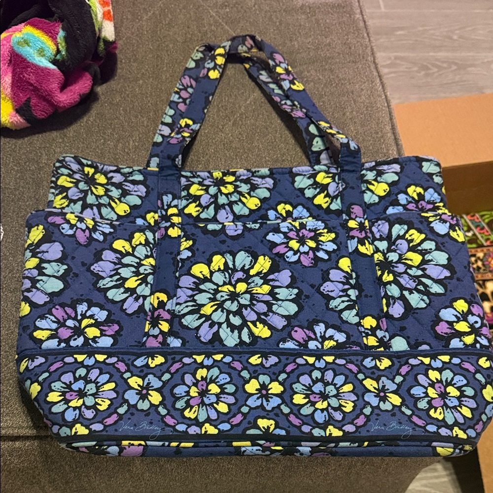 Vera Bradley indigo pop tote